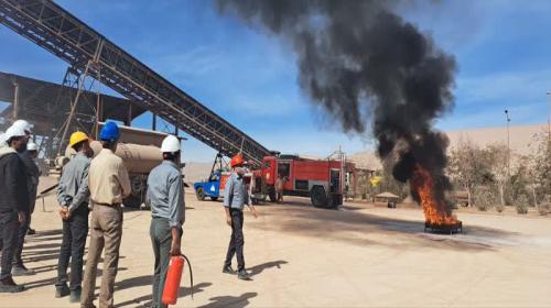مانور اطفاء حریق در کارخانه سیمان داراب برگزار شد