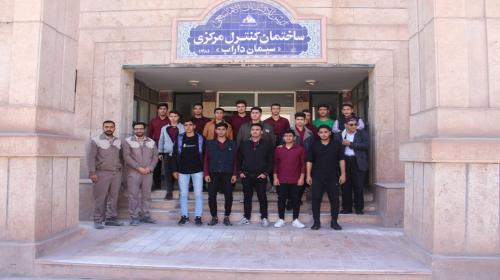 بازدید دانش‌آموزان هنرستان فنی امام خامنه‌ای داراب از کارخانه سیمان