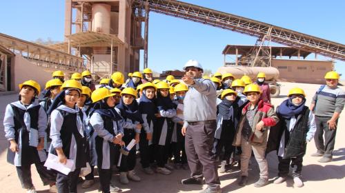 بازدید دانش‌آموزان دبستان ایران‌دخت از کارخانه سیمان داراب